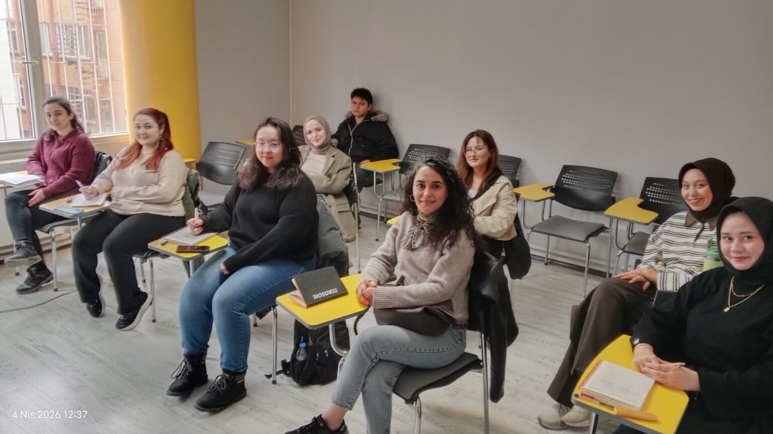 Mesleki eğitim programında sınıftaki katılımcılar